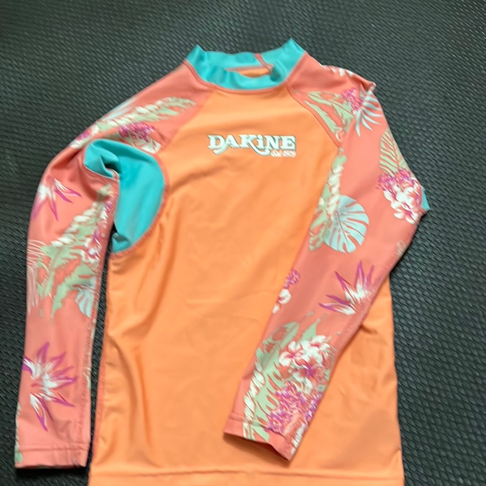 Dakine girls size 8 light weight rash guard Sun shirt UPF 50